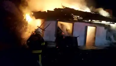 Gece Ortasında Metruk Evde Yangın!